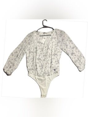 Size XS- NWT- Abercrombie and Fitch White Floral Long Sleeve Bodysuit